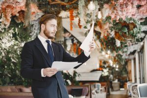 Contar con un maestro de ceremonias cambia por completo una boda